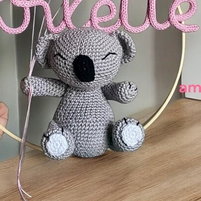 Koala rosa tenue