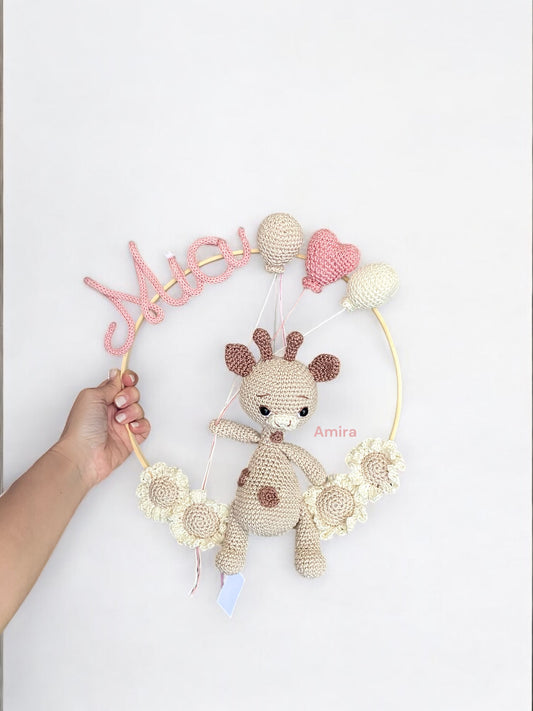 Giraffa con fiori
